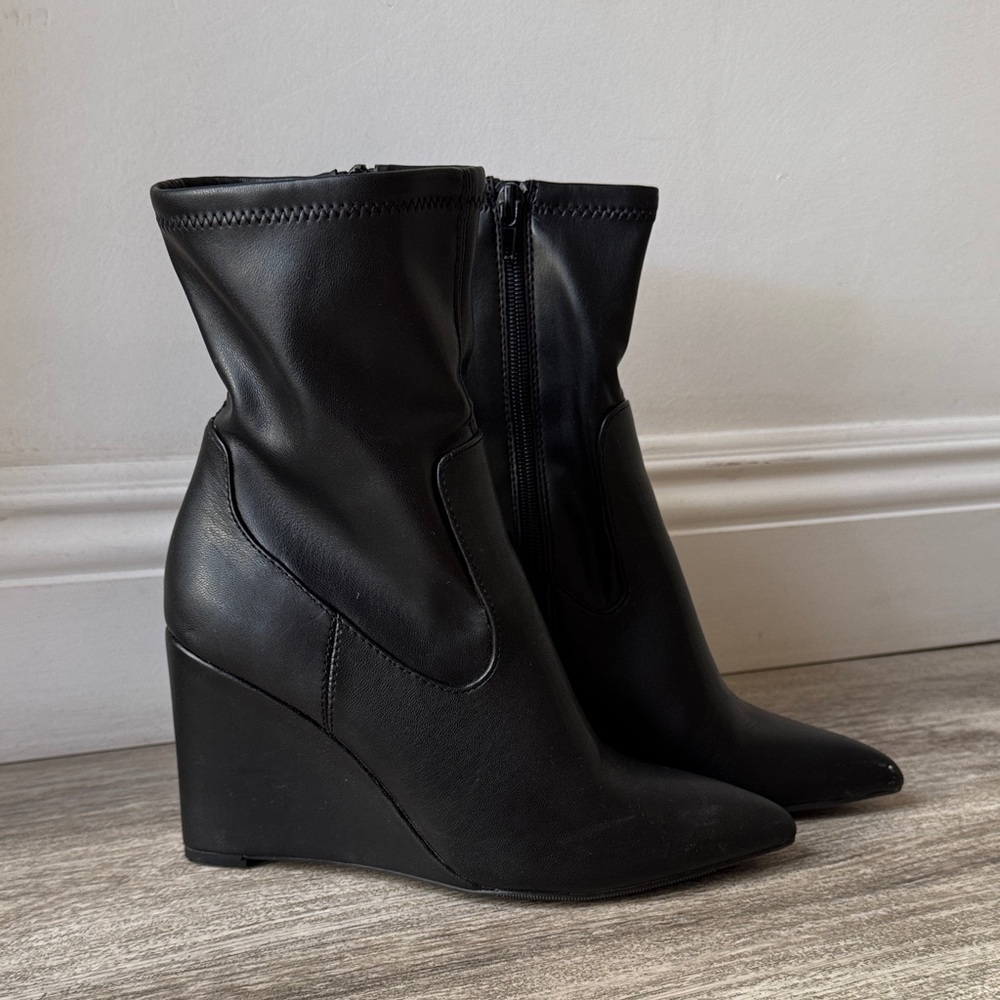 Chic Black Wedge Boots